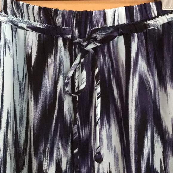 🌼 SKIRT 🌼 - Picture 2 of 2